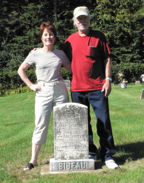 P1030886 Jane Heinrich + Al Dahlquist, by Bibeau gravemarker, St Johns Cemetery, Little Canada, MN