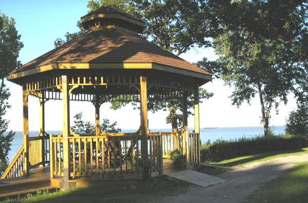 P1080702 Auberge du Lac Pierre, Pointe du Lac