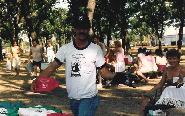 04a - Dan Dahlheimer with reunion hat and t-shirt