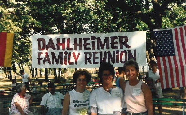 04b - Jane (Dahlheimer) Heinrich, Lynn (Dahlheimer) Schroeder, Kay Dahlheimer