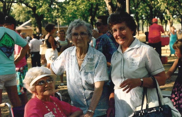 07c - Rose (Morrisette) Dahlheimer, Emily (Bebeau) Dahlheimer, Lucille (Dahlheimer) Gmach