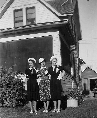 052 Daughters of Werner and Emily Dahlheimer - Lillian, Lucille and Dorothy, all dressed up