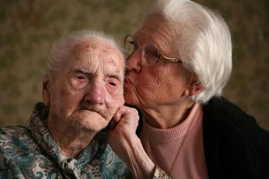 Photo: Cecilia Gulezinski gave her mother, Catherine Hagel, a kiss